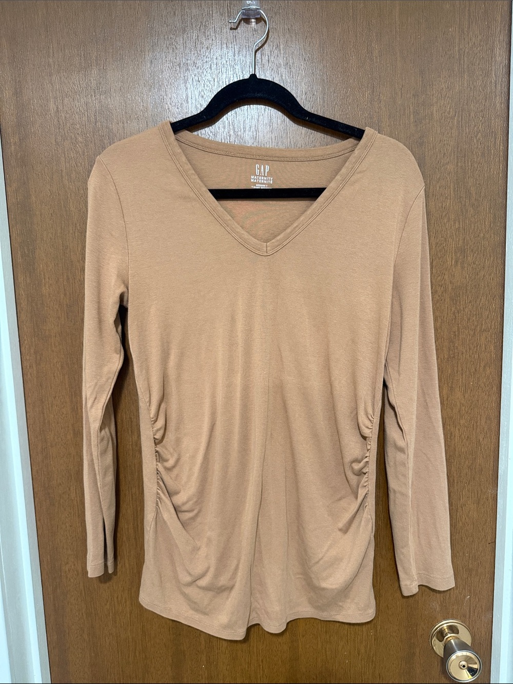 GAP Maternity Long Sleeve V-Neck Top in Camel/Tan